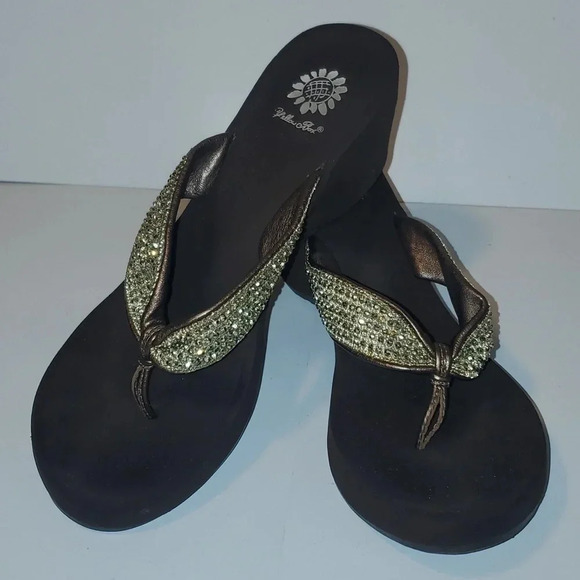 Yellow Box Gold/Bronze Wedge Flip Flops Style Puffy Size 10M - Picture 1 of 11